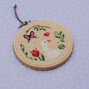 Χειροποίητο κέντημα πάπια με σταυροβελονιά σε τελάρο 13 εκατοστών