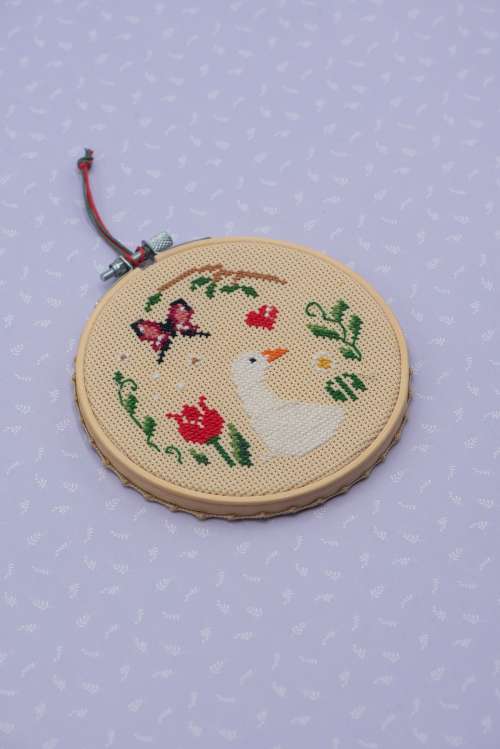 Χειροποίητο κέντημα πάπια με σταυροβελονιά σε τελάρο 13 εκατοστών