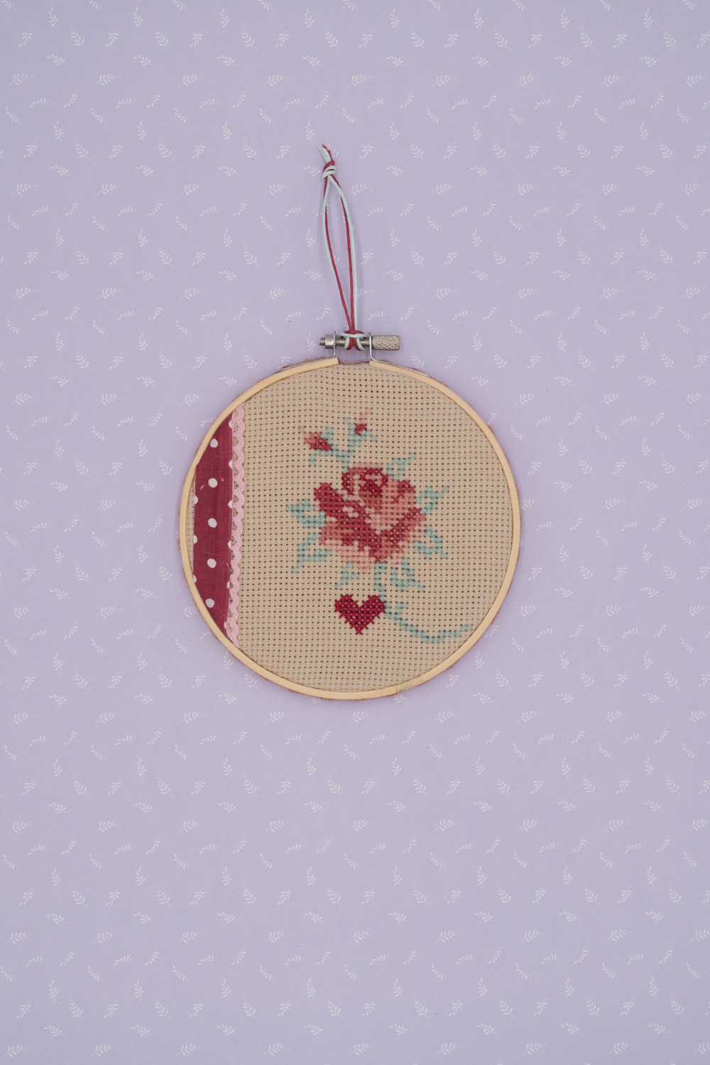 Χειροποίητο κέντημα τριαντάφυλλο καρδιά με σταυροβελονιά σε τελάρο 13 εκατοστών - Image 4