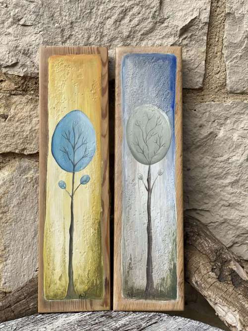 γκρί δέντρο ζωγραφισμένο σε ξύλο