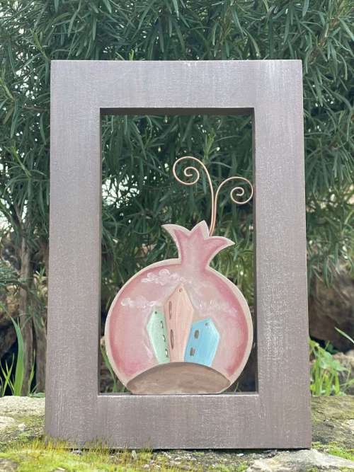 ροζ ρόδι σε ξύλινο πλαίσιο