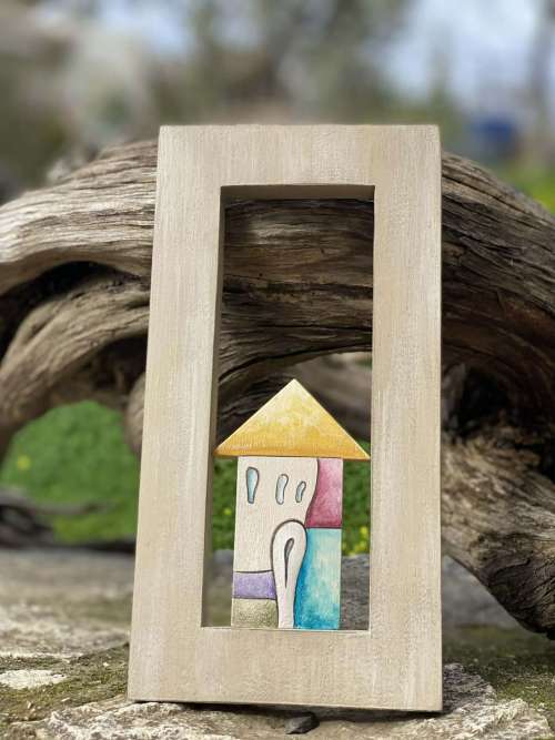 σπιτάκι με κίτρινη σκεπή