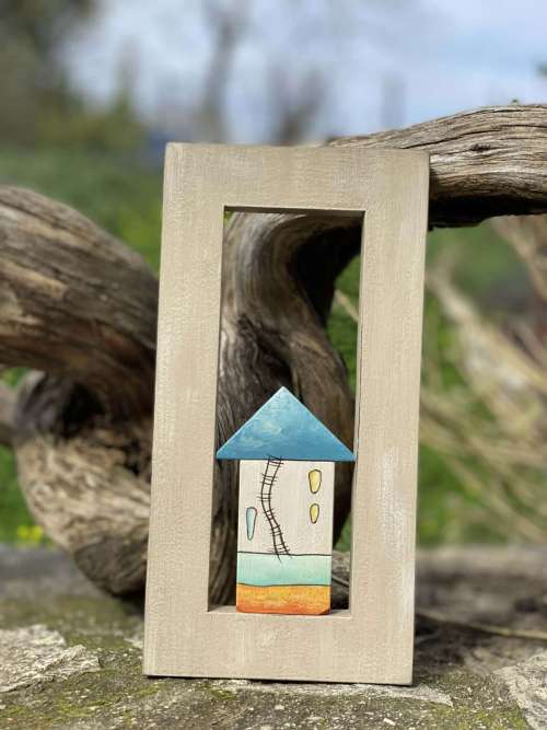 σπιτάκι με μπλε σκεπή