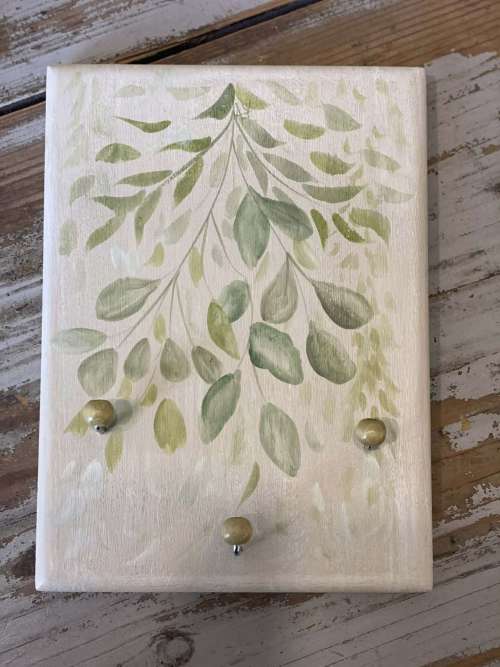 κλειδοθήκη τετράγωνη με πράσινα φύλλα