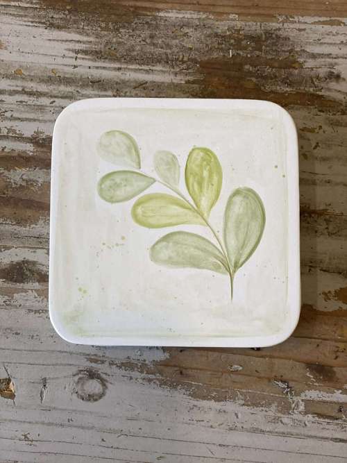 σουβέρ με πράσινα φύλλα