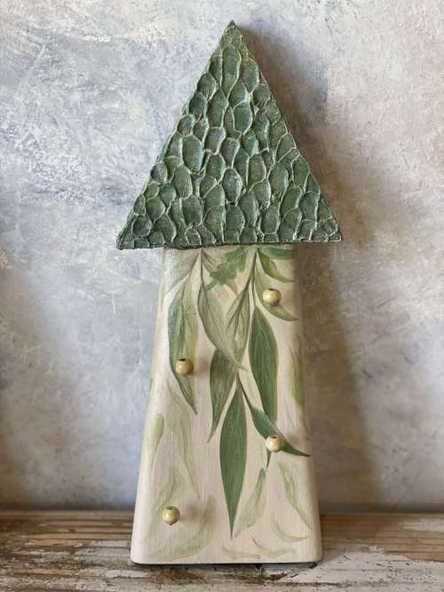 κλειδοθήκη σπιτάκι με πράσινα φύλλα