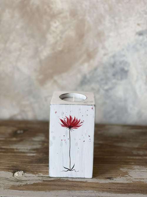 ρεσώ με κόκκινο λουλούδι