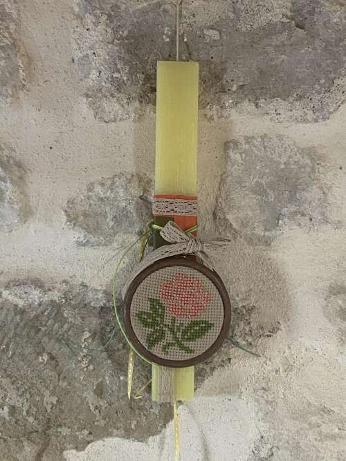 λαμπάδα με σομόν τριαντάφυλλο